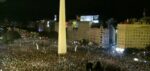 Una multitud volvió al Obelisco para celebrar el pase de Argentina a la final del Mundial