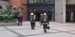 Incendio en Retiro: bomberos trabajan en el edificio de Gendarmería y tres personas reciben asistencia