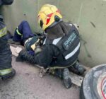 San Cristóbal: una rueda se desprendió de un camión e hirió a un trabajador en la Autopista 25 de Mayo