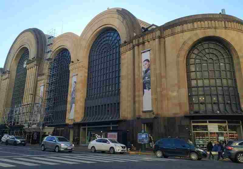 Vecinos se reúnen en el Abasto para debatir sobre la protección del patrimonio barrial