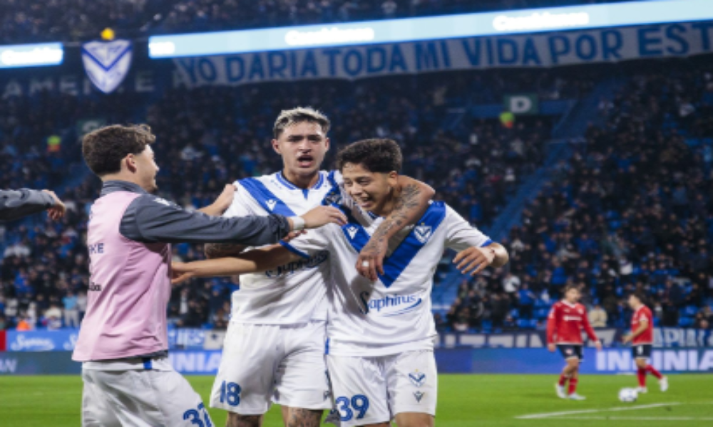 Vélez venció a Independiente y se afirma como líder