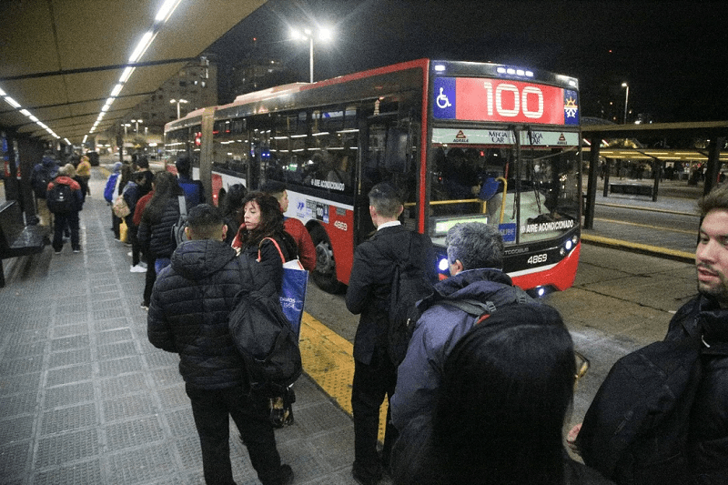 Los nuevos aumentos de agosto en transporte, servicios, colegios y prepagas