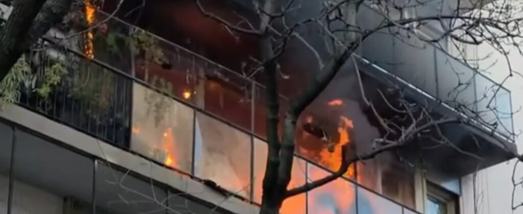 Se incendió un departamento de Constitución al lado de de donde cumple prisión domiciliaria Cristina Kirchner: tres personas fueron evacuadas
