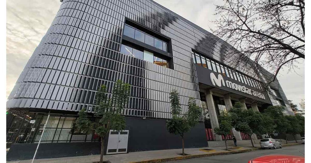 La Justicia porteña condenó al Movistar Arena y a una productora tras el robo de un celular durante un recital
