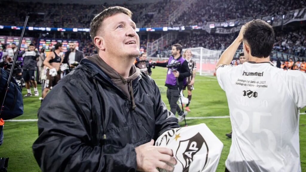 Walter Zunino dejó de ser el entrenador de Platense previo a los octavos de final de la Copa Libertadores